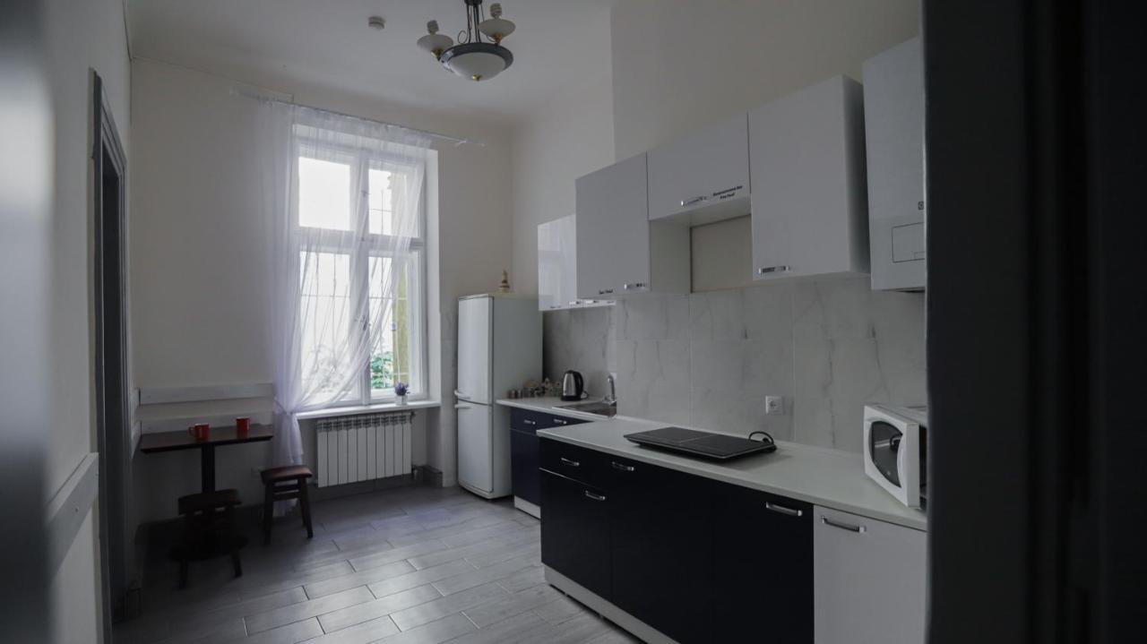 Family Hostel Lviv Buitenkant foto