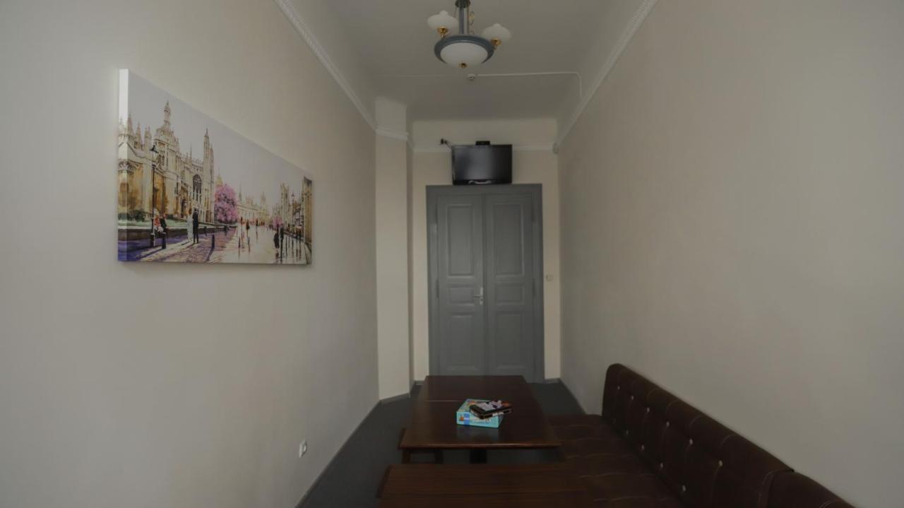 Family Hostel Lviv Buitenkant foto