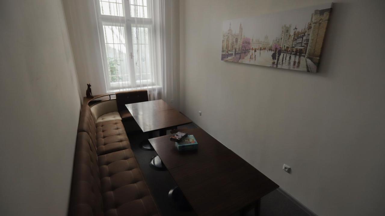 Family Hostel Lviv Buitenkant foto